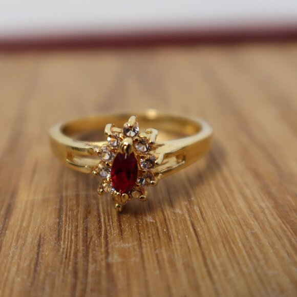 Men's Gold Tone Ring Red Center Stone White Stones Size 9.5 - Picture 2 of 9